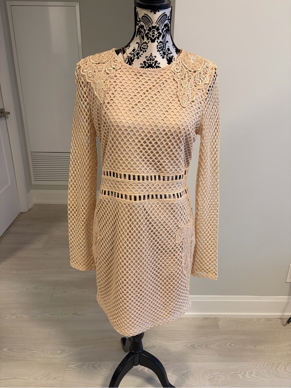Carli Bybel x Missguided Cream Lace-Detail Midi Dress
